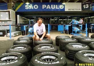 Benetton workers get the pit ready