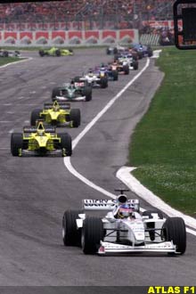 Villeneuve leads the midfield pack