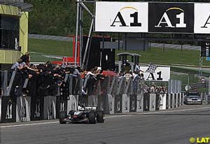 David Coulthard crossing the finish line as victor of the 2001 Austrian GP