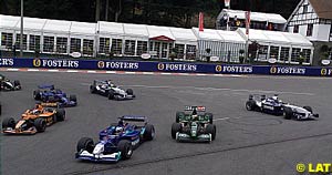 Juan Pablo Montoya going very wide into turn 1