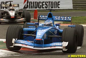 Giancarlo Fisichella leads David Coulthard
