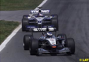 Montoya on the tail of Mika Hakkinen