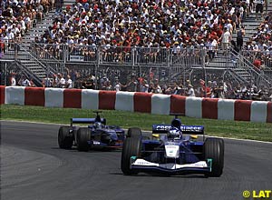 Alesi on the tail of Raikkonen