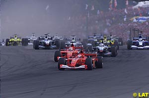The start, into turn 1  