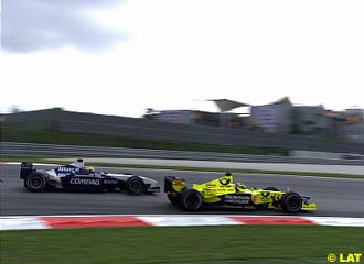 Ralf and Frentzen battle wheel to wheel