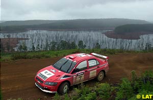 Tommi Makinen tries to sort out the new Lancer WRC on gravel