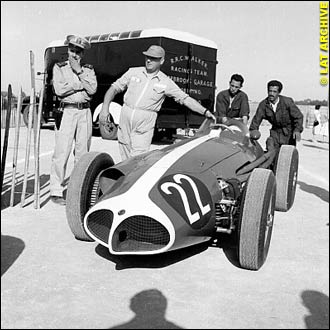 Masten Gregory (Temple Buell Maserati 250F)