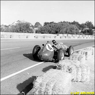 Phil Hill (Ferrari Dino 246)