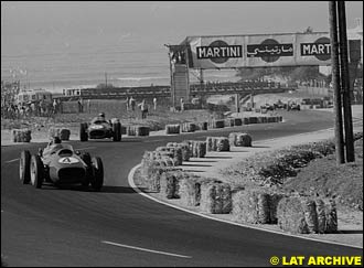 Phil Hill leads Mike Hawthorn (both Ferrari Dino 246)