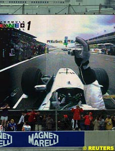 David Coulthard stalling on the start of the formation lap, 2001 Spanish GP