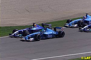  Nick Heidfeld alongside Giancarlo Fisichella 