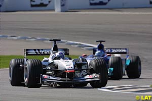 David Coulthard infront of Nick Heidfeld  