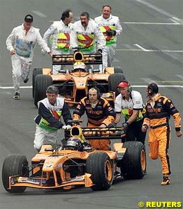 The Arrows before the start of the race