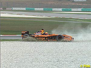 Enrique Bernoldi spins off the track during practice