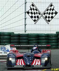 The winning Panoz of Magnussen and Brabham