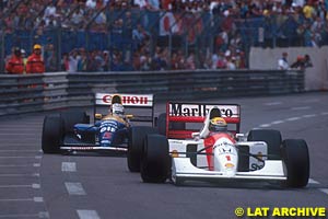 Nigel Mansell chases Ayrton Senna at Monaco 1992