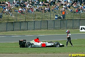 Button damaged his car in qualifying