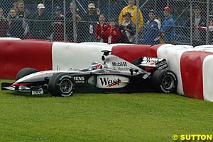 Raikkonen crashes in qualifying