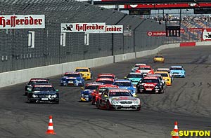 Bernd Schneider leads the field at the start