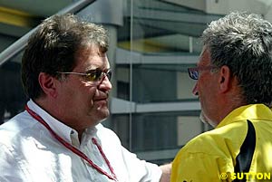 Norbert Haug talks with Eddie Jordan