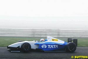 Narain Karthikeyan shaking down Carlin Motorsport's entry at a foggy Silverstone