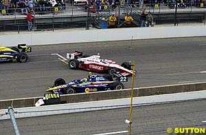 Scott Dixon damaged his car while behind the pace car