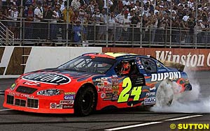 Martinsville winner Jeff Gordon smokes 'em up after victory