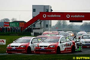 Thompson and Muller battle at the start of race two