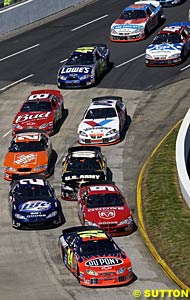 Jeff Gordon leads Rusty Wallace, Tony Stewart, Dale Earnhardt Jr and Jimmie Johnson during the race