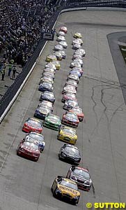 Matt Kenseth leads Kevin Harvick and Dale Earnhardt Jr into turn one at the start, Harvick sweeping past into the lead before the lap is over