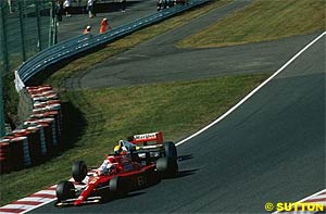 Senna pushes Prost off track, Suzuka 1990