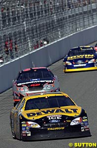 Las Vegas winner Matt Kenseth leads Kevin Harvick