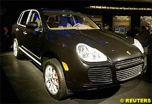 Porsche said it had recalled 22,158 of its Cayenne sport utility vehicles worldwide due to wiring problems.
