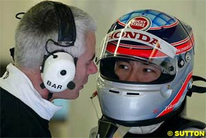 Willis talks to Takuma Sato