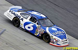 Mark Martin on his way to victory
