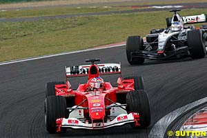 Rubens Barrichello holds off Kimi Raikkonen