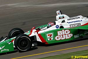 Tony Kanaan on his way to victory