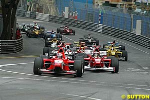 Vitantonio Liuzzi leads into Ste Devote at the start