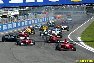 Winner Vitantonio Liuzzi leads the field away at the start