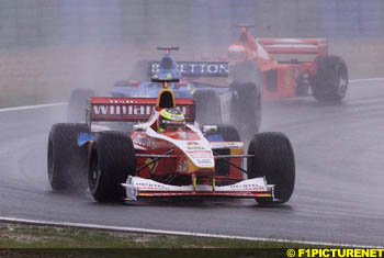 Ralf leads in the wet, France