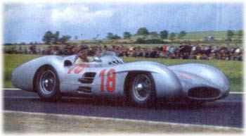 1954: Fangio at the wheel of the unbeatable Mercedes W196