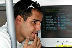 Montoya Denies Report of Move to Ferrari