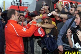 Barrichello signs autographs