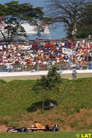 Enrique Bernoldi in action during qualifying